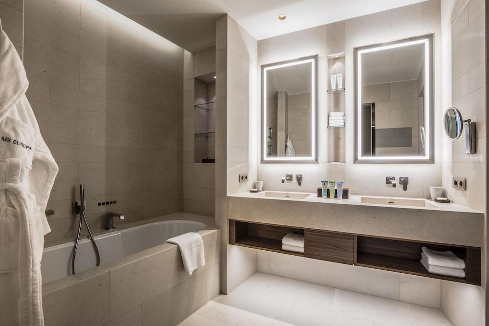The Fontenay Хамбург Екстериор снимка Bathroom