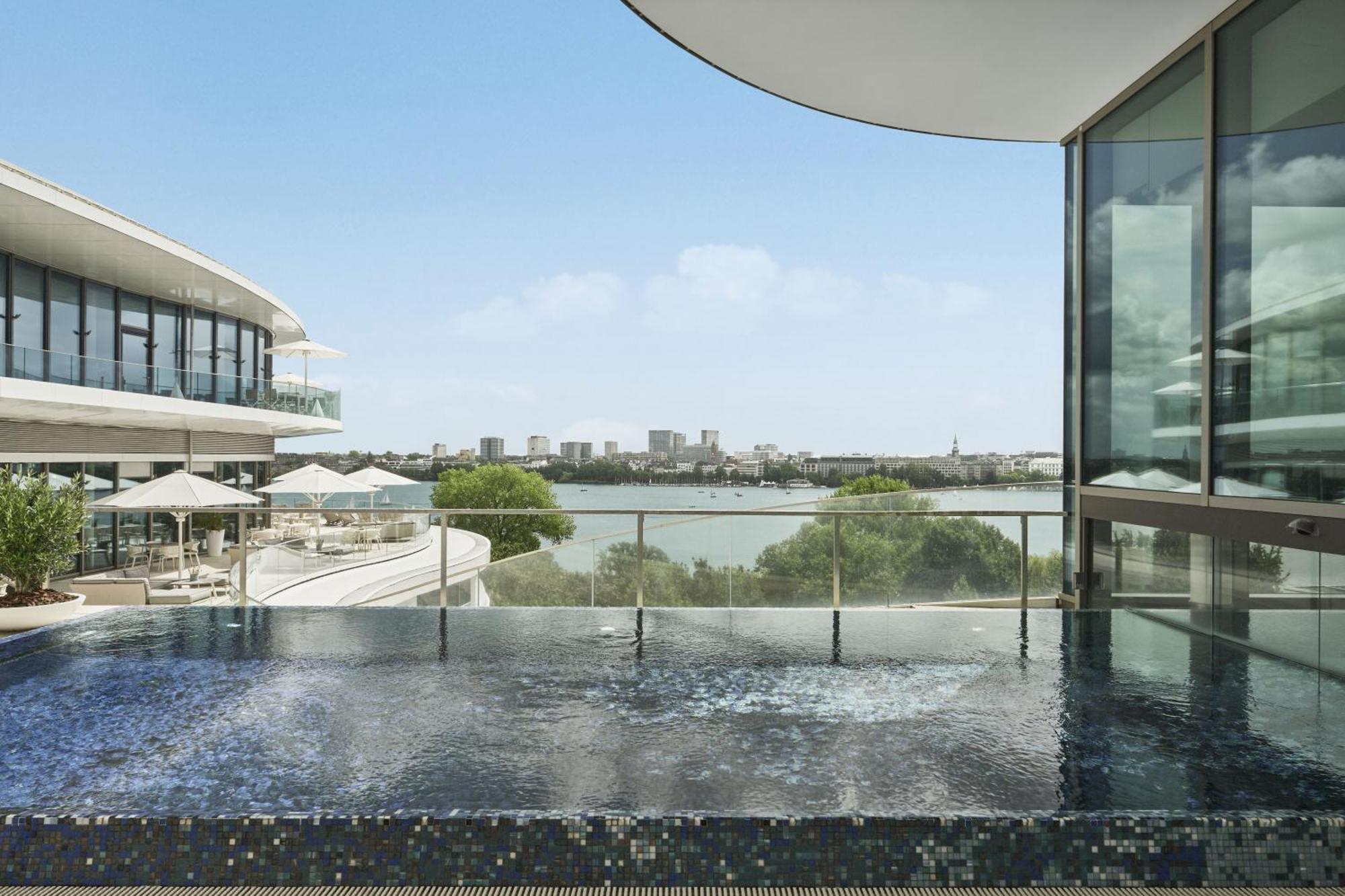 The Fontenay Хамбург Екстериор снимка The pool at the W Brisbane