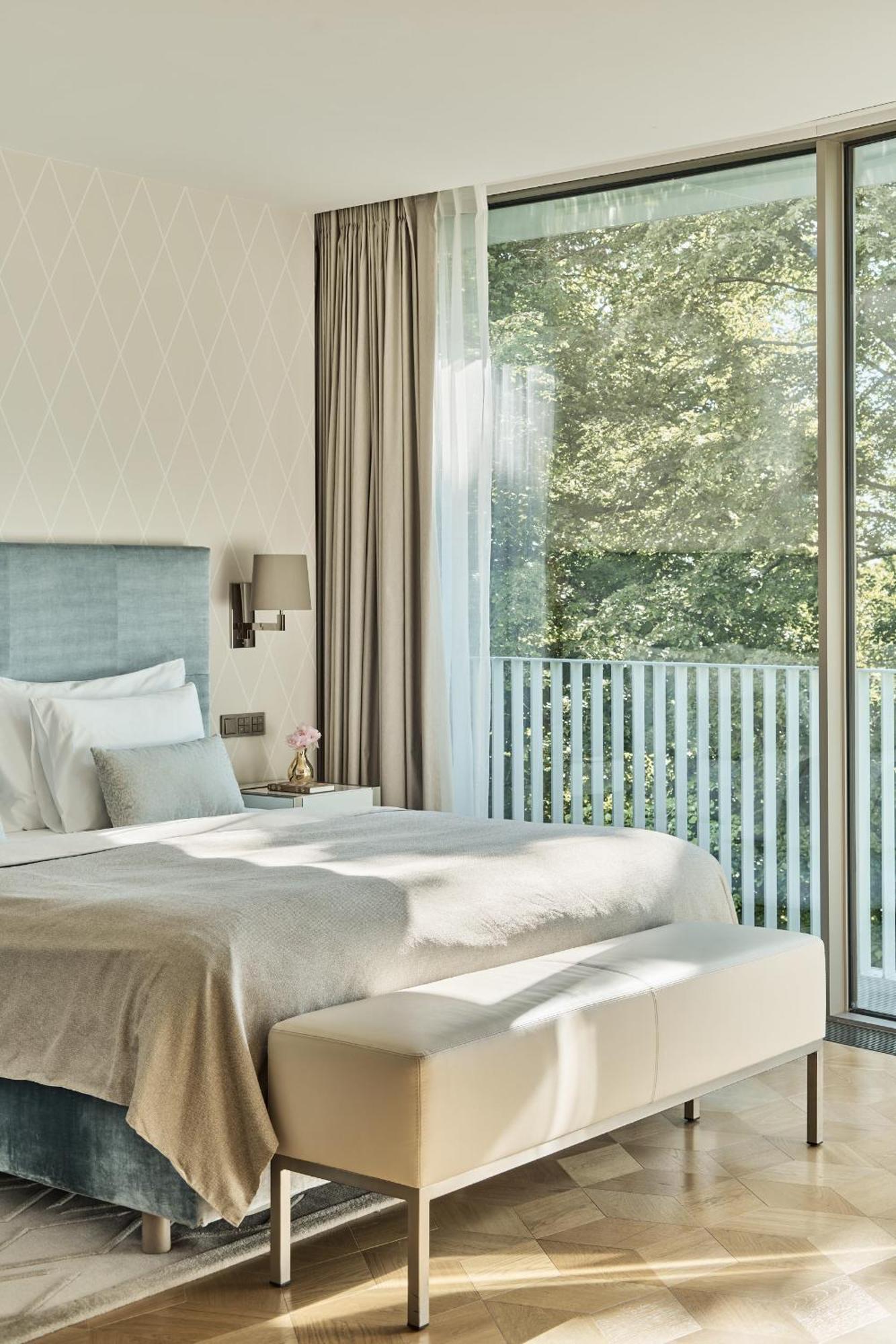The Fontenay Хамбург Екстериор снимка A room at the hotel