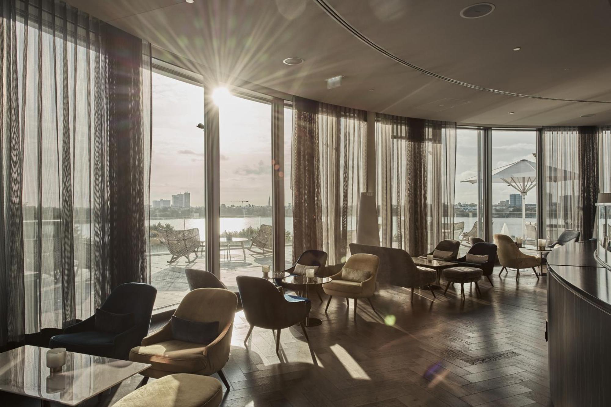 The Fontenay Хамбург Екстериор снимка The Sky Bar